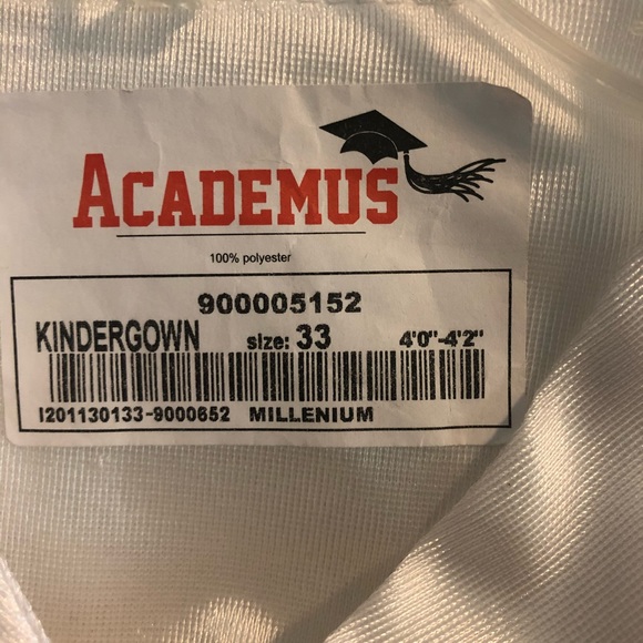 Kindergarten graduation gown - Picture 2 of 3